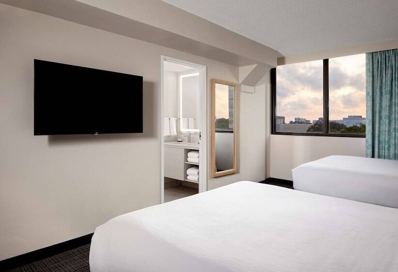 סוויטה, Embassy Suites By Hilton Tampa Airport Westshore