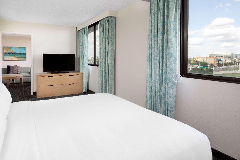 חדר סטנדרט עם מיטת קינג, Embassy Suites By Hilton Tampa Airport Westshore