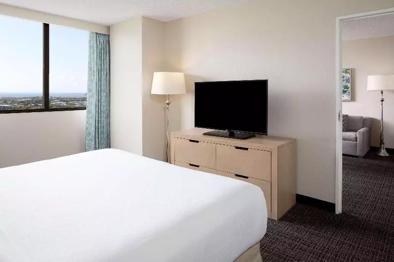 キングサイズベッドのスイートルーム, Embassy Suites By Hilton Tampa Airport Westshore