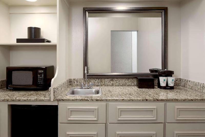 מיטת קינג בסוויטה, Embassy Suites By Hilton Tampa Airport Westshore