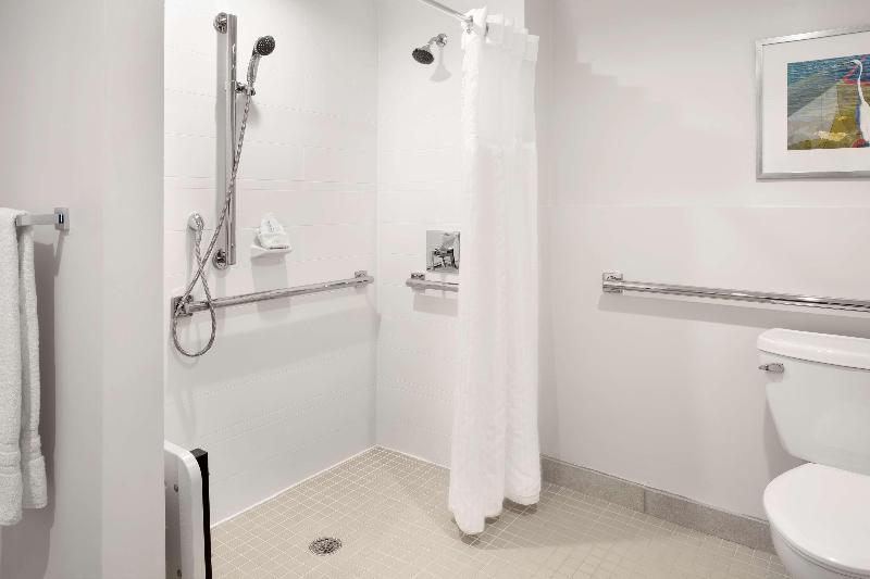 장애인을 위한 스위트, Embassy Suites By Hilton Tampa Airport Westshore