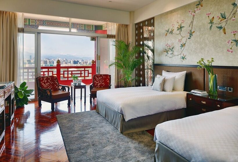 اتاق لوکس با چشمانداز شهر, The Grand