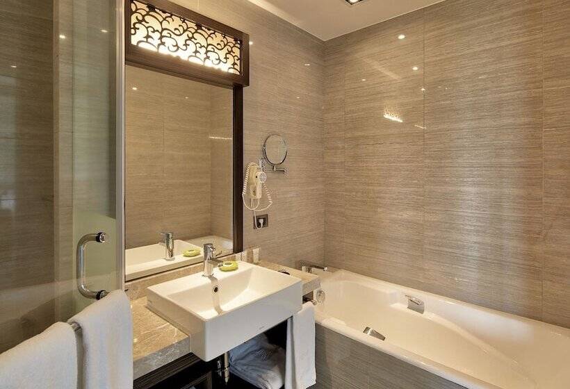 اتاق سوپریور, The Grand