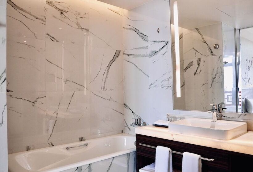 اتاق سوپریور, The Grand