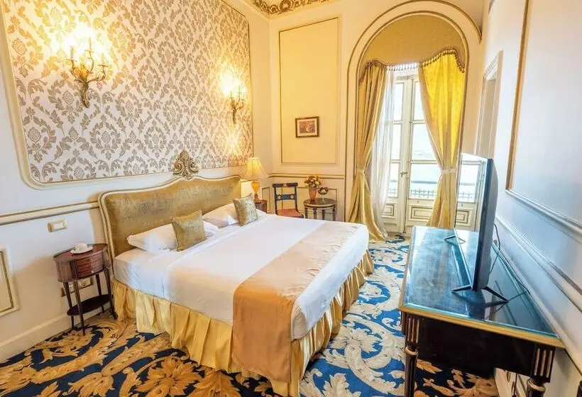 اتاق سوپریور با چشمانداز دریا, Le Metropole