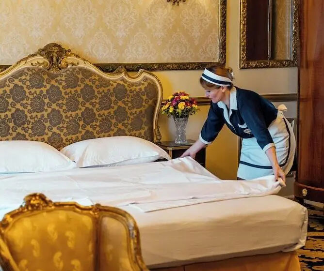 سوییت با چشمانداز دریا, Le Metropole