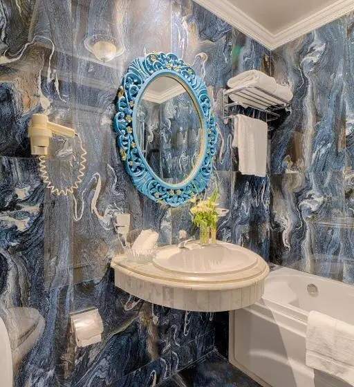 اتاق لوکس با چشمانداز دریا, Le Metropole