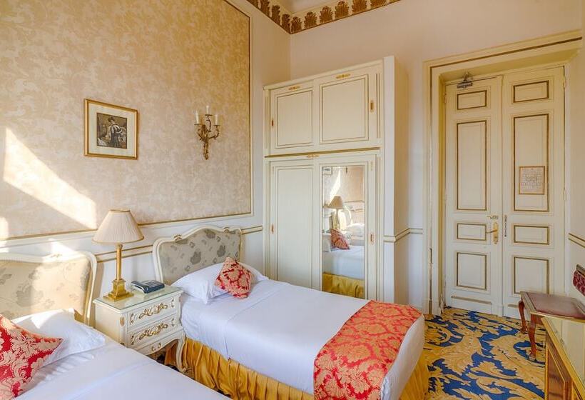 اتاق سوپریور با چشمانداز دریا, Le Metropole