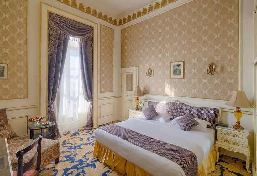 سوییت جونیور با چشمانداز دریا, Le Metropole