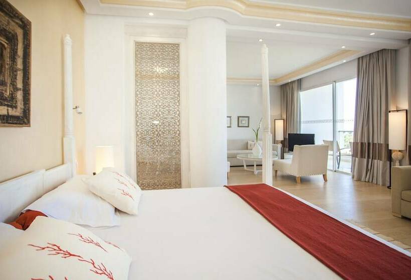 سوییت جونیور با چشمانداز دریا, Marhaba Club