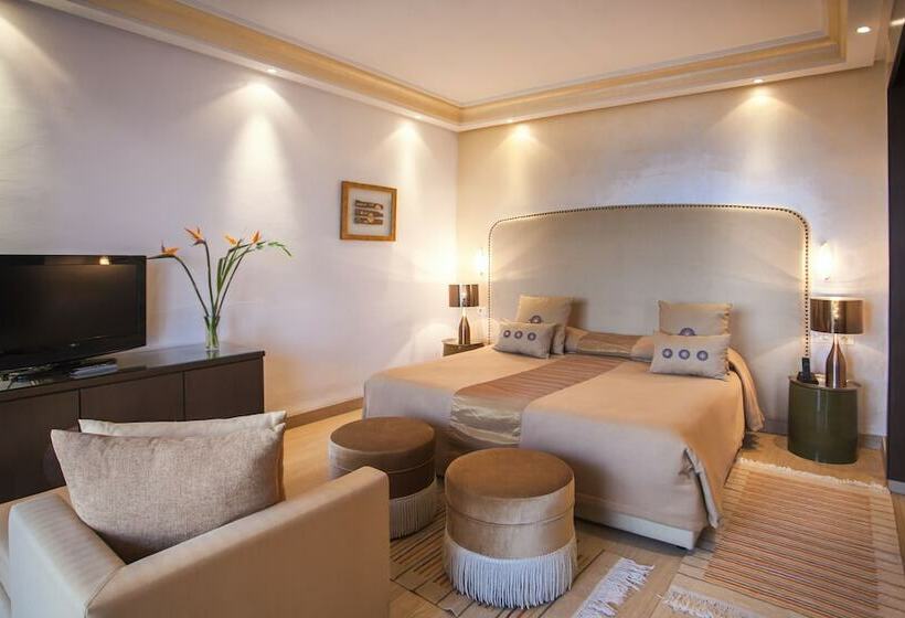 سوییت جونیور با چشمانداز دریا, Marhaba Club