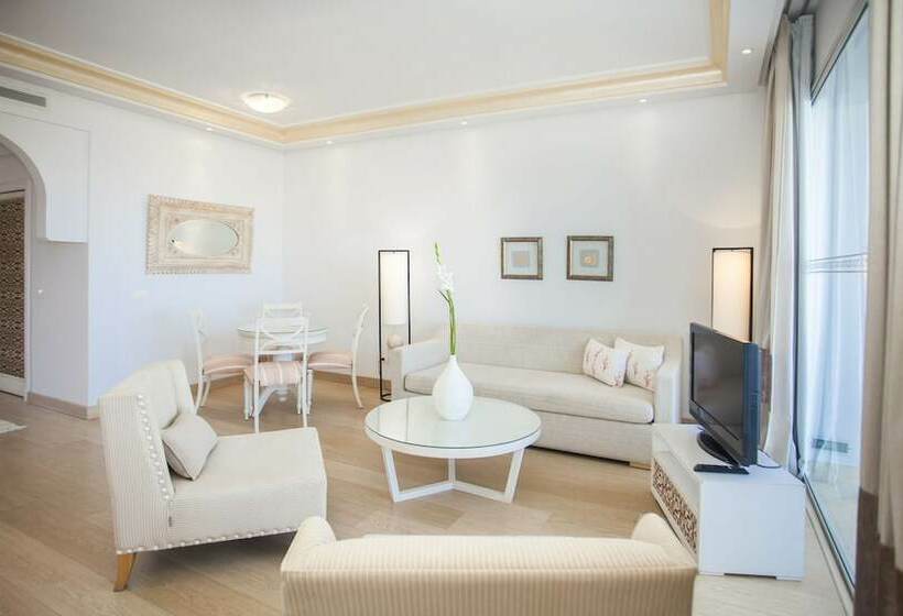 سوییت جونیور با چشمانداز دریا, Marhaba Club