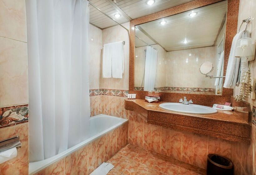 اتاق استاندارد یک تخته با چشم‌انداز شهر, Pyramisa Hotel Luxor