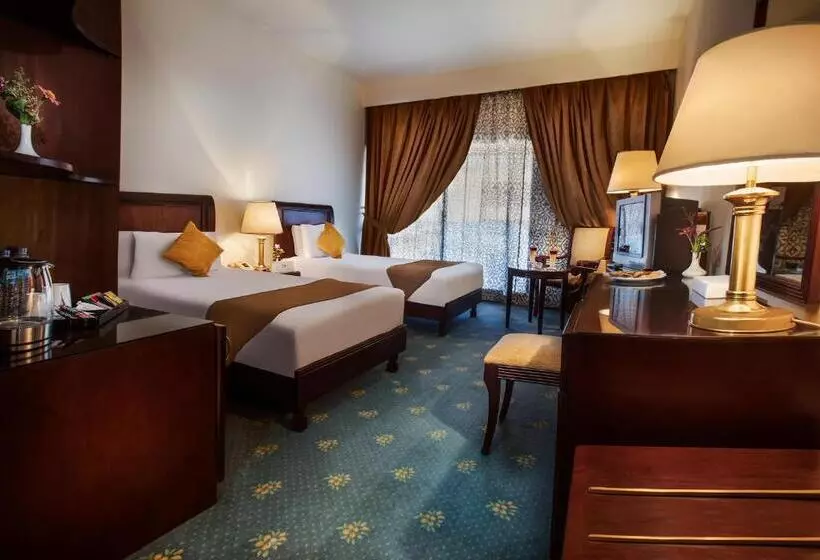 庭の見えるスタンダードトリプルルーム, Pyramisa Hotel Luxor