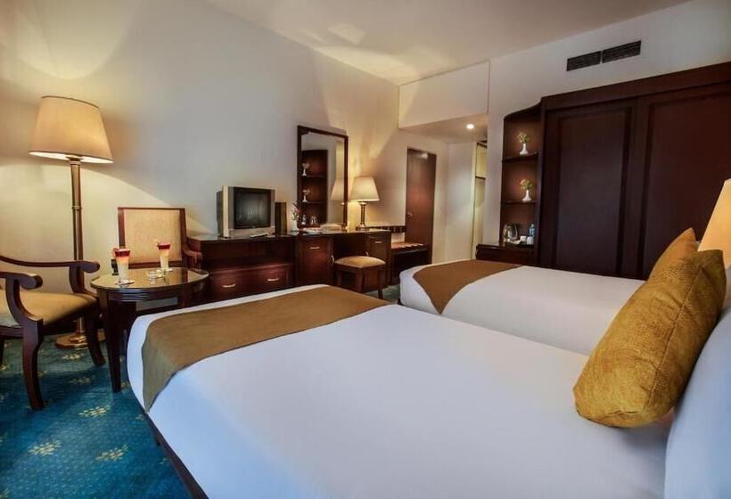 اتاق استاندارد سه تخته با چشم‌انداز باغ, Pyramisa Hotel Luxor