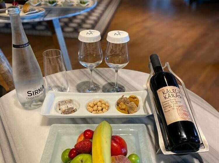 クラブルーム, The Marmara Pera