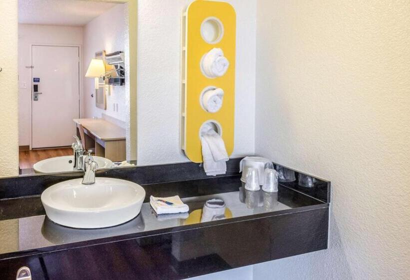 디럭스 4인 룸, Motel 6bakersfield, Ca  Convention Center