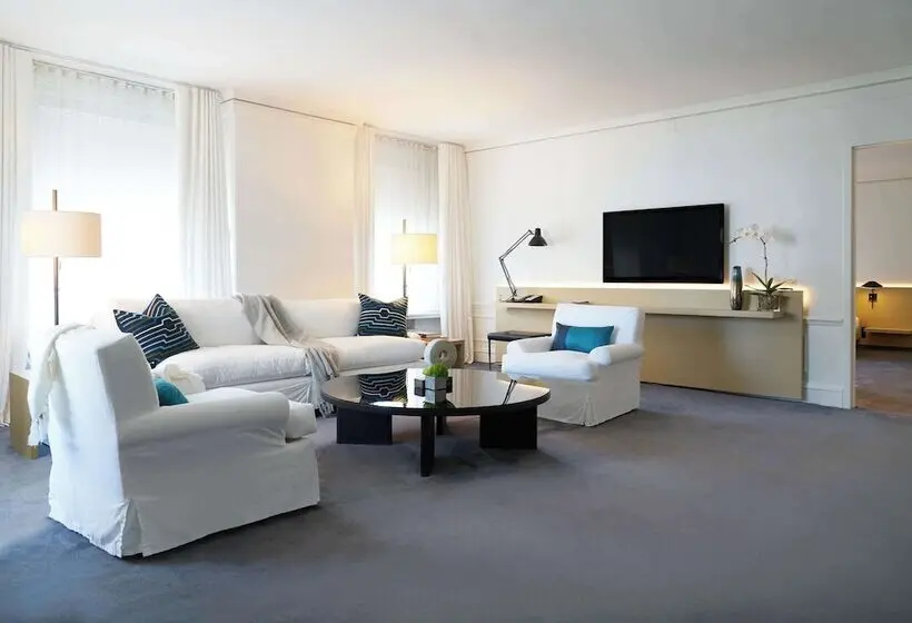 سوییت, The Chicago Hotel Collection Ambassador Gold Coast