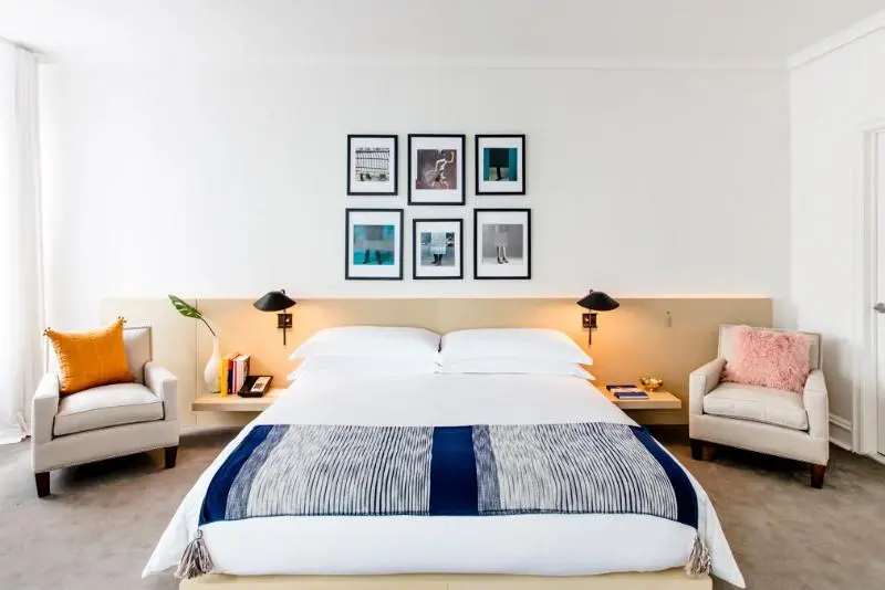 اتاق لوکس با تخت بزرگ, The Chicago Hotel Collection Ambassador Gold Coast