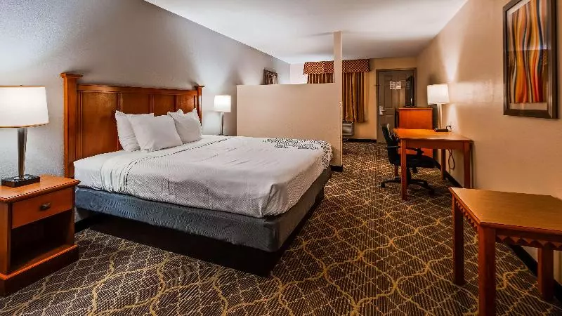 キングサイズベッドのスイートルーム, Best Western Jacksonville Inn