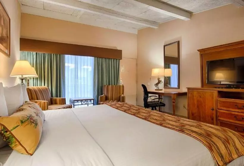 キングサイズベッドのスタンダードルーム, Best Western Outlaw Inn