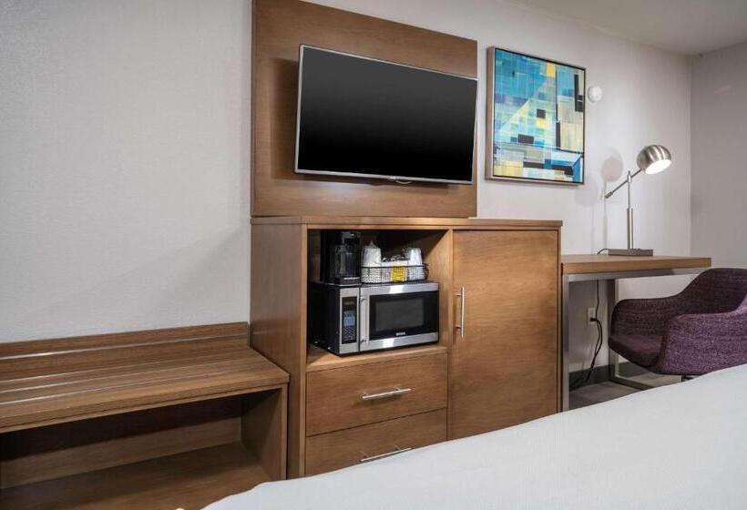 身障者適用キングサイズベッドルーム, Best Western Plus Raleigh Crabtree Valley