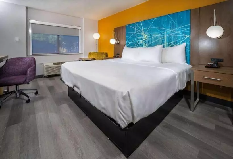 اتاق استاندارد با تخت بزرگ برای معلولان, Best Western Plus Raleigh Crabtree Valley