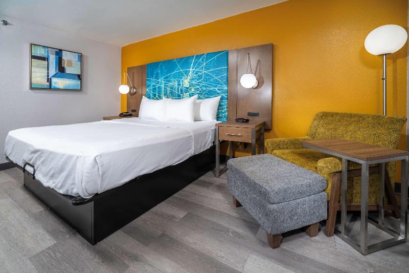 キングサイズベッドのスタンダードルーム, Best Western Plus Raleigh Crabtree Valley