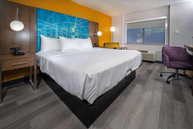 キングサイズベッドのスタンダードルーム, Best Western Plus Raleigh Crabtree Valley