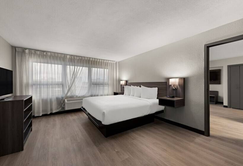 جناح, Clarion Pointe Rhinelander Downtown