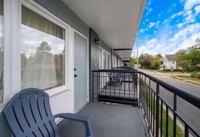 غرفه قياسيه سريرين مزدوجين, Clarion Pointe Rhinelander Downtown