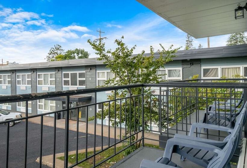 غرفه قياسيه سريرين مزدوجين, Clarion Pointe Rhinelander Downtown