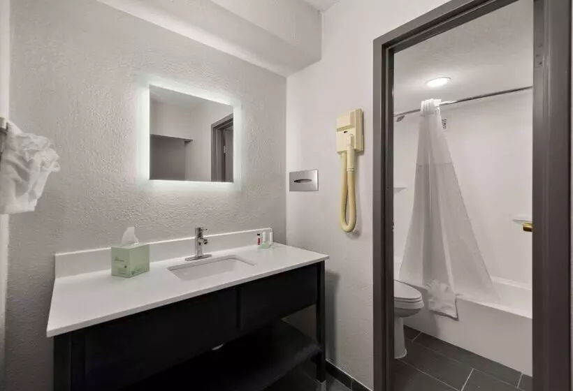 اتاق استاندارد با 2 تخت دوبل, Clarion Pointe Rhinelander Downtown