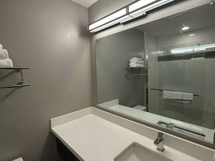 اتاق استاندارد, Studio 6 Corona, Ca West