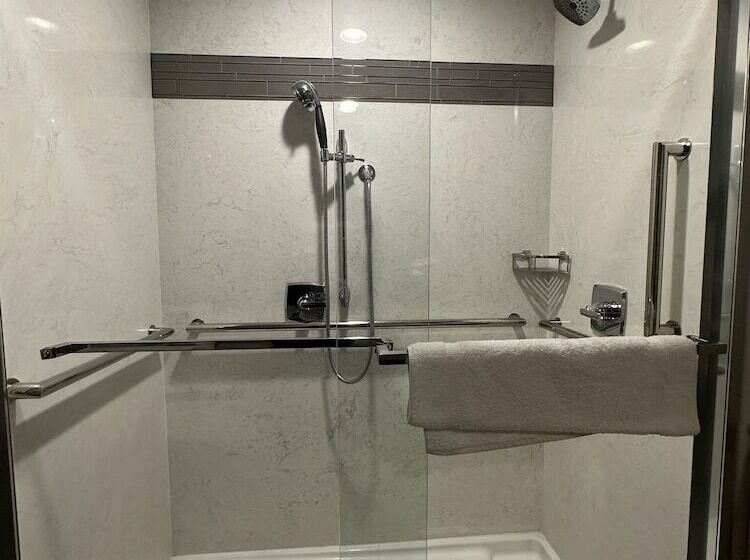 スタンダードルーム, Studio 6 Corona, Ca West