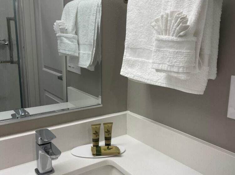 スタンダードルーム, Studio 6 Corona, Ca West