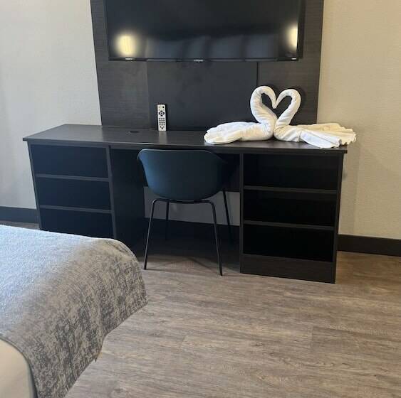 スタンダードルーム, Studio 6 Corona, Ca West