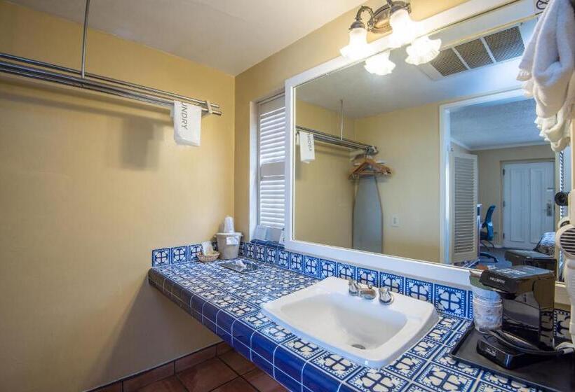 חדר סטנדרט עם מיטת קינג, Landmark Lookout Lodge