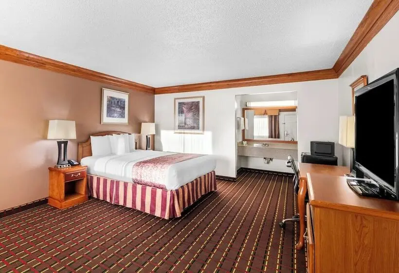 キングサイズベッドのスタンダードルーム, Scottish Inns   Decatur