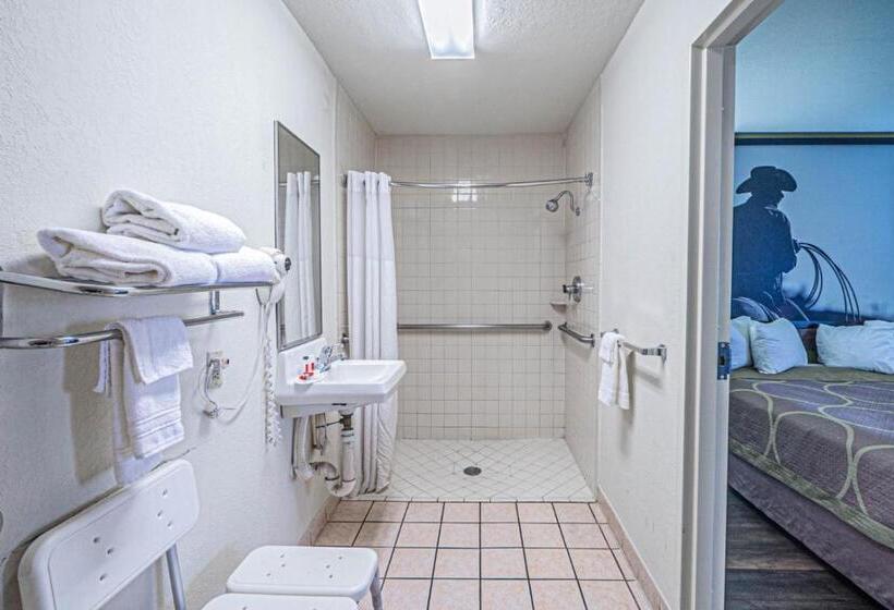 身障者適用キングサイズベッドルーム, Super 8 By Wyndham El Paso Airport