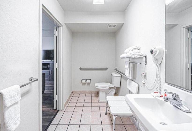 身障者適用キングサイズベッドルーム, Super 8 By Wyndham El Paso Airport