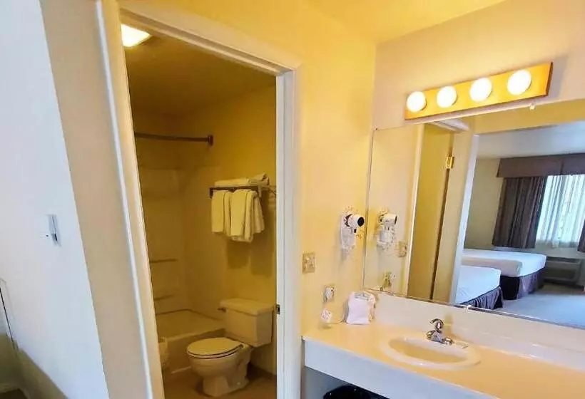 Standard Værelse 2 Dobbeltsenge, Magnuson Hotel Ely
