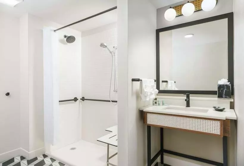 اتاق استاندارد با تخت دوبل برای معلولان, Hampton Inn Key West Fl
