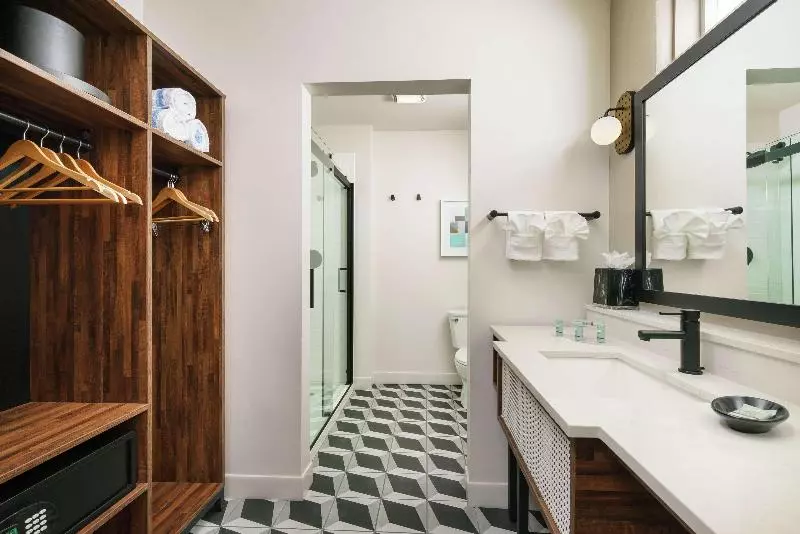 اتاق استاندارد با چشمانداز استخر, Hampton Inn Key West Fl