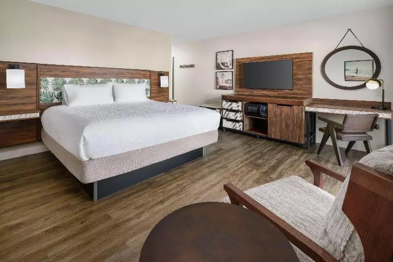 اتاق استاندارد با چشمانداز استخر, Hampton Inn Key West Fl