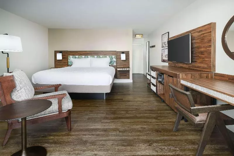 اتاق استاندارد با چشمانداز استخر, Hampton Inn Key West Fl