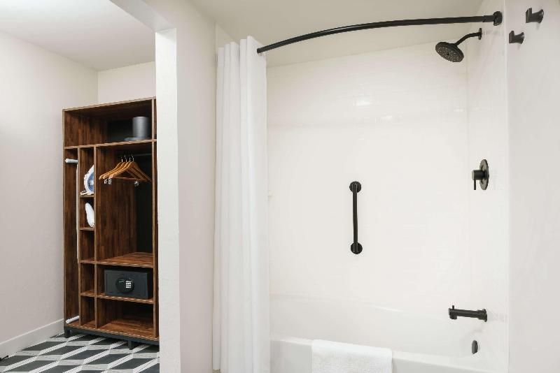 חדר סטנדרט נוף לבריכה, Hampton Inn Key West Fl