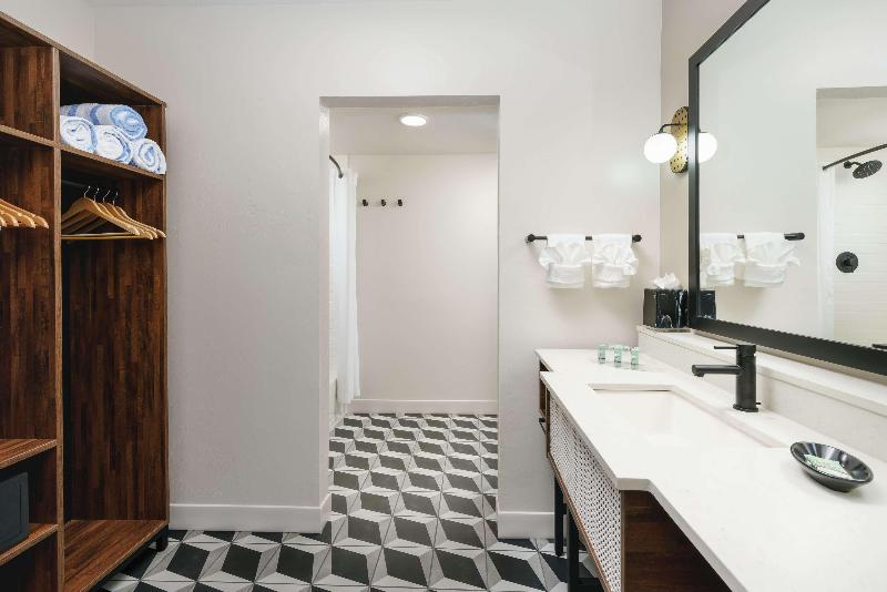 חדר סטנדרט נוף לבריכה, Hampton Inn Key West Fl