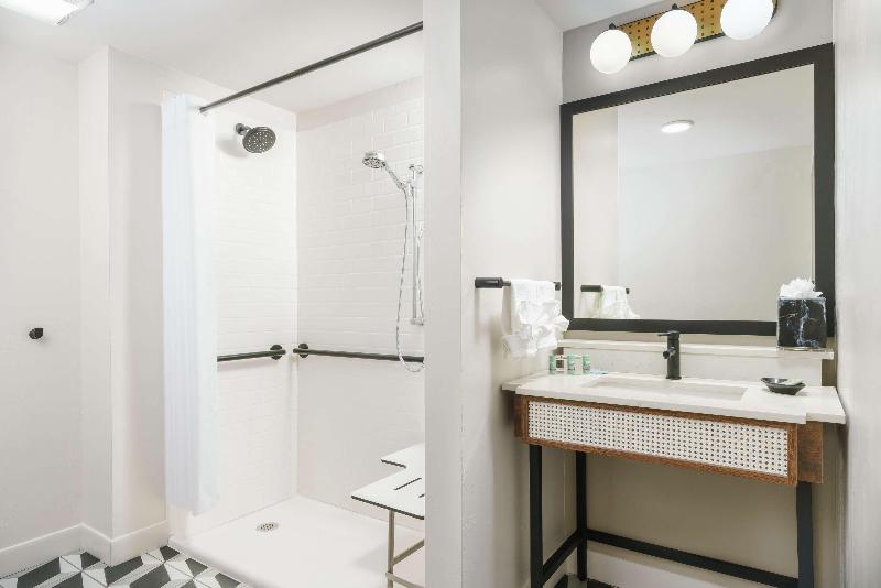 חדר סטנדרט עם מיטת קינג, Hampton Inn Key West Fl