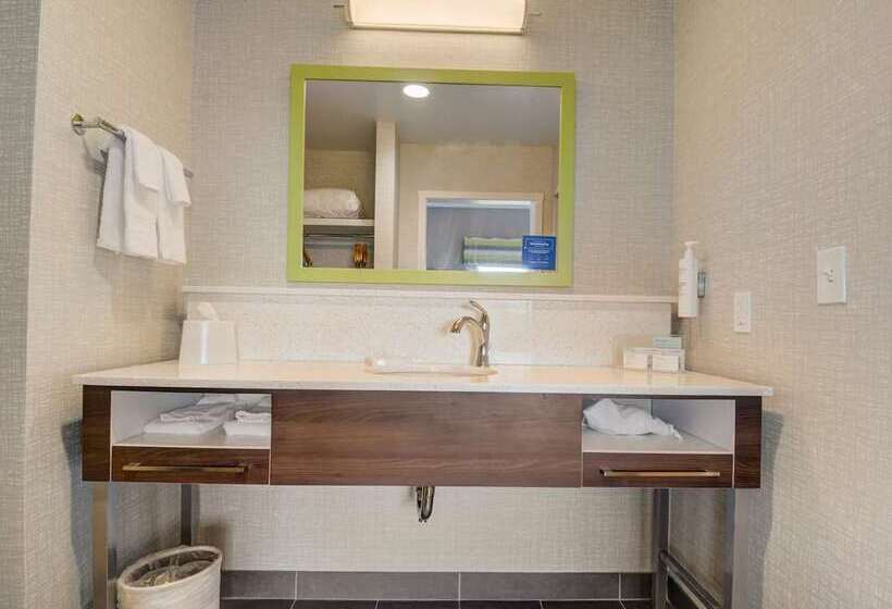 חדר סטנדרט עם מיטת קינג, Hampton Inn Key West Fl